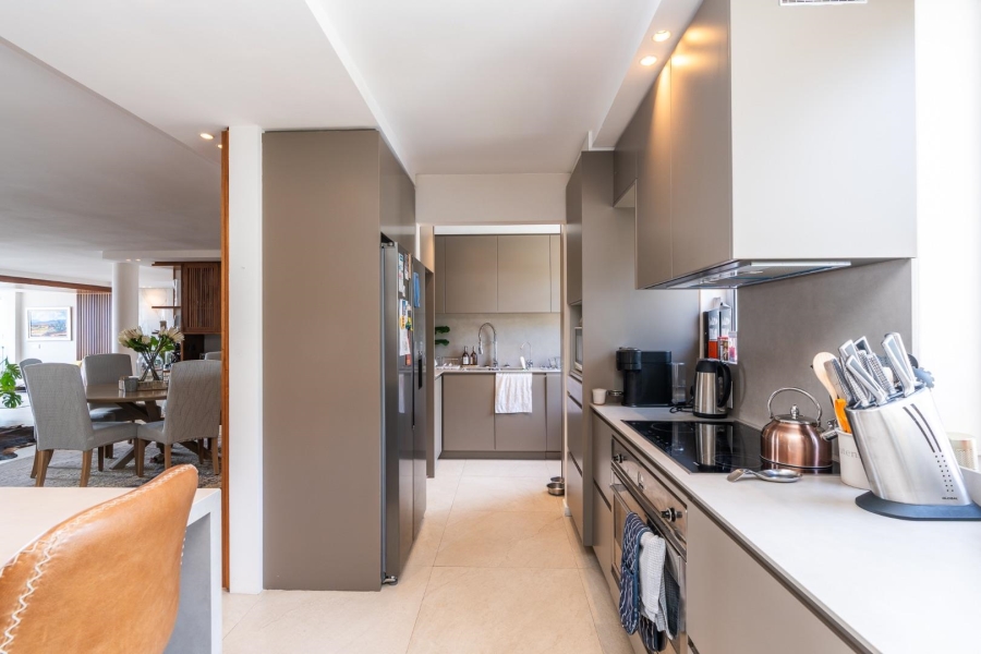 To Let 4 Bedroom Property for Rent in Fresnaye Western Cape